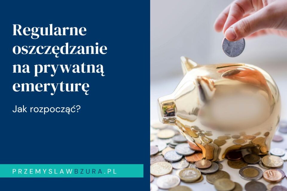 ręka wrzucająca monetę do złotej świnki skarbonki
